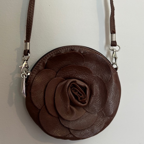 Made in Italy Leather Flower Handbag - Picture 2 of 13